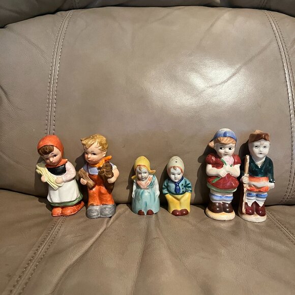 Vintage 3 Sets of dutch boy and girl  hummel like Japan salt and pepper shakers - Picture 1 of 4